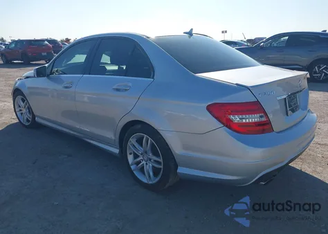 2013 Mercedes-Benz C 250 Sport from USA, damaged, VIN WDDGF4HB2DR301287
